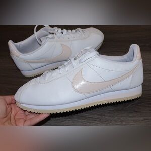 Nike Classic Cortez Leather Women’s Sz 9 White Guava Ice Sneakers 807471-101